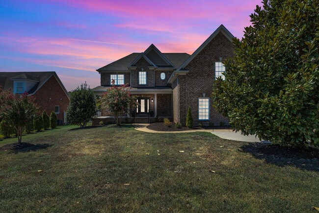 Foto del edificio - Luxury 4BR Home with River Views & Entertainer’s Bonus Room