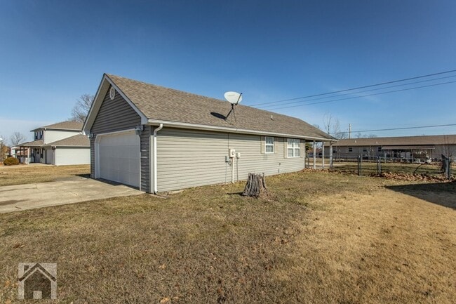 Building Photo - 105 Shara Dr
