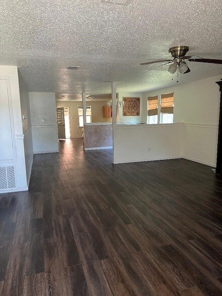 Foto del edificio - 3556 Quannah Dr