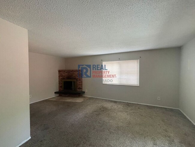 Building Photo - 1321 Potter Dr