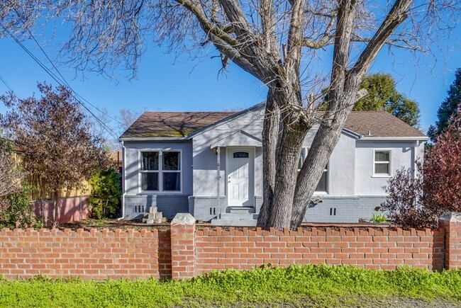 Building Photo - 274 Carmelita Dr