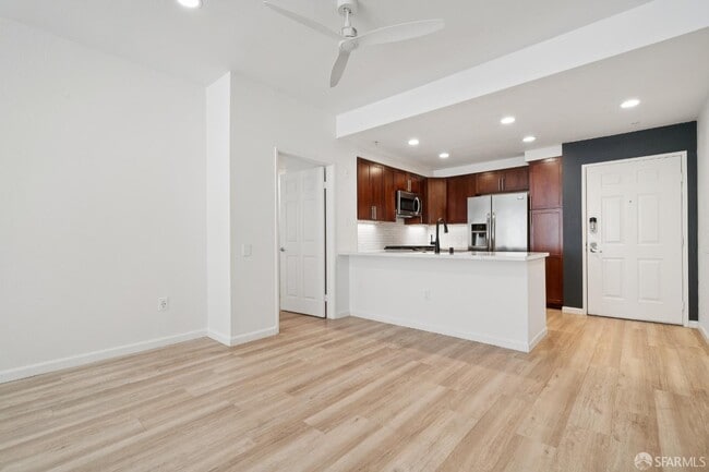 Foto del edificio - 200 Caldecott Ln