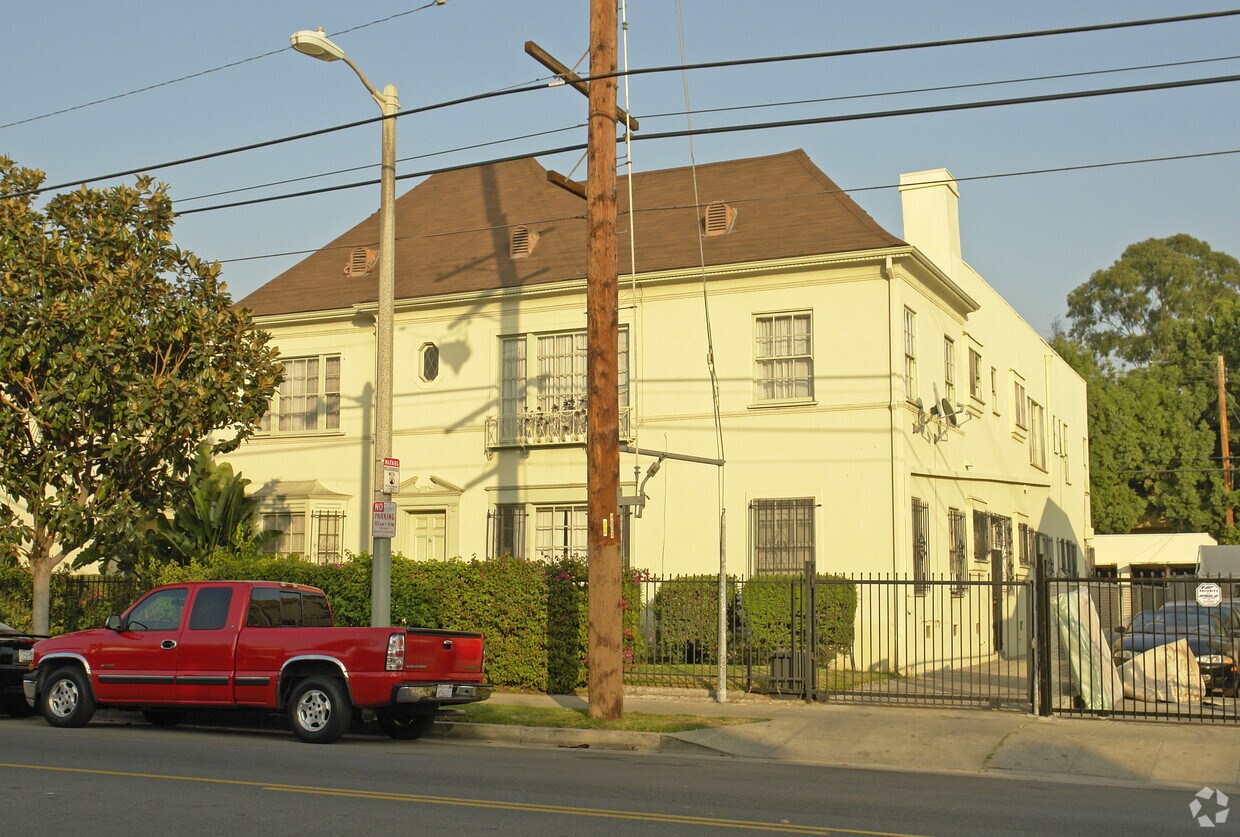 Foto del edificio - 1122 N Gower St