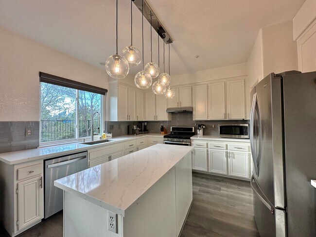 Building Photo - Modern Comfort in Vista: 3BR/2.5BA Rental Home with Central AC, 2-Car Garage, and Luxurious Upgra...