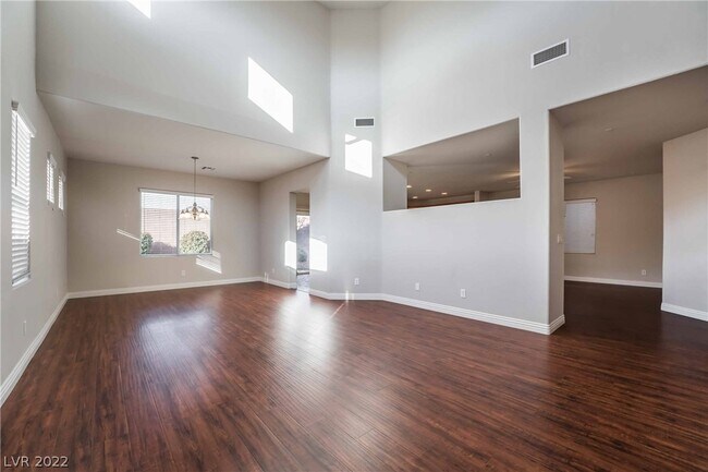 Building Photo - 10373 Montes Vascos Dr