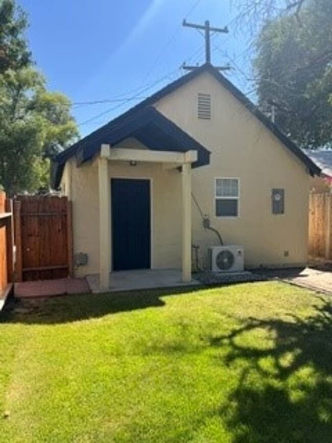 Building Photo - 2701 San Emidio St
