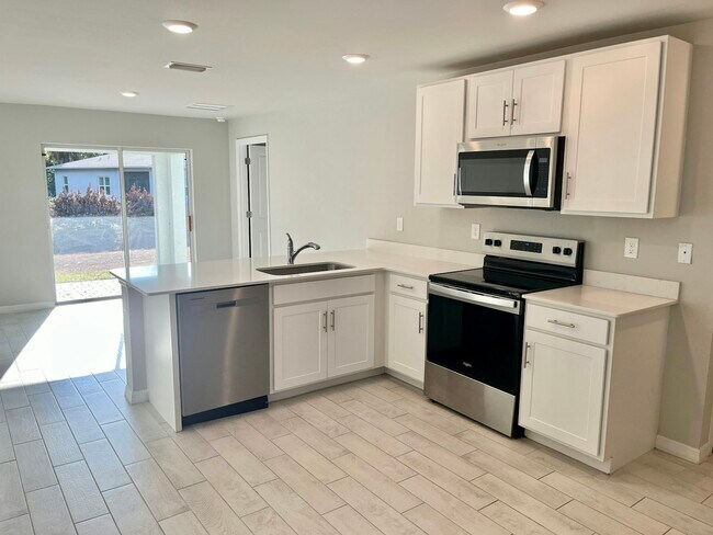 Building Photo - 5029 S Rosebud Cir