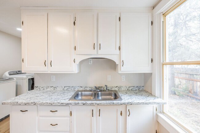 Foto del edificio - Newly Remodeled 1 Bed / 1 Bath apartment in Idaho Falls