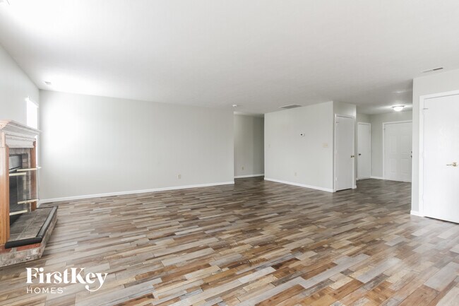 Foto del edificio - 8659 Eagles Nest Dr