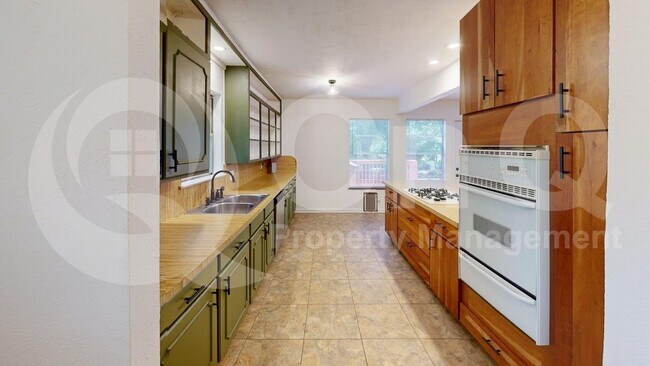 Foto del edificio - 4717 Staples Ave