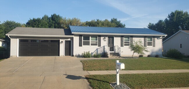 Building Photo - 2035 Ridgeway Rd