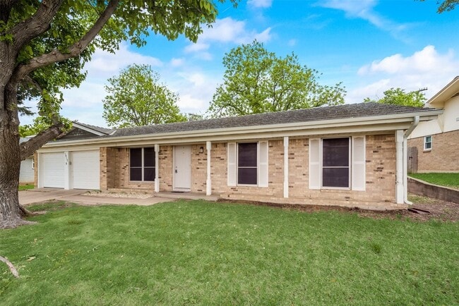 Building Photo - 1812 Ravenswood Dr N