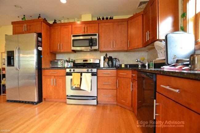 Building Photo - 5 br, 2.5 bath Apartment - 32 Arden St # 2DB