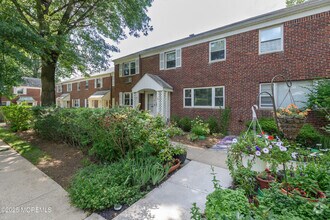 Building Photo - 158 Manor Dr
