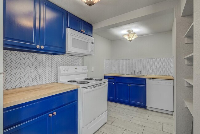 Building Photo - 1708 19th St