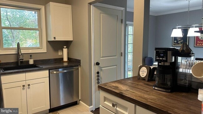 Building Photo - 41 Atlantis Ave