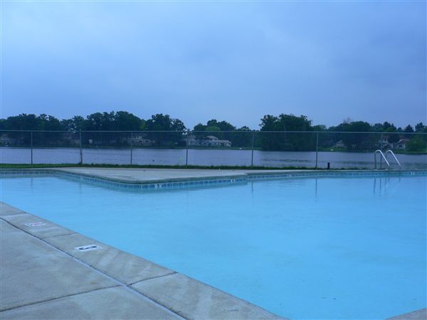 Building Photo - 2 br, 1 bath Apartment - Lakeview Apartmen...