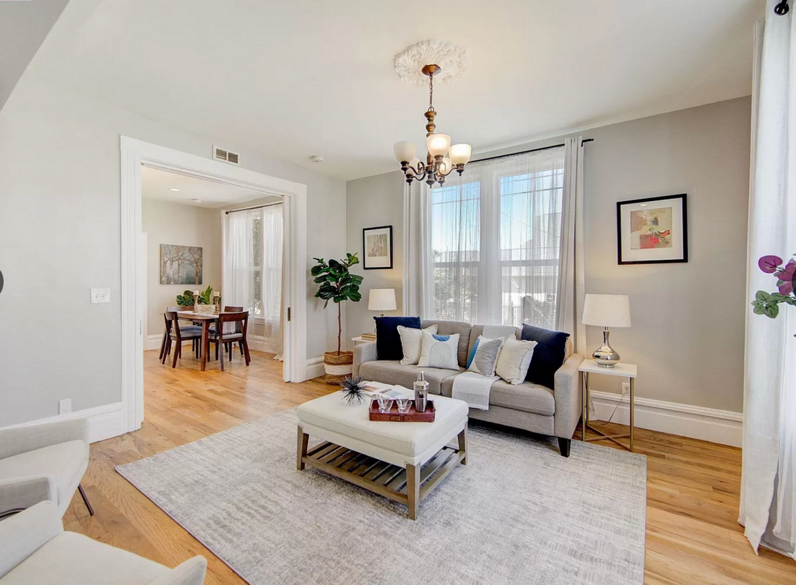 Primary Photo - Renovated Victorian 4bed/2.5bath home!!