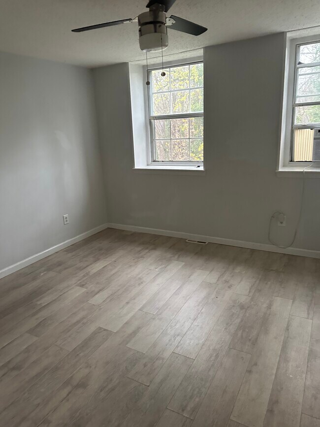 Building Photo - 1705 Dutch Village Dr