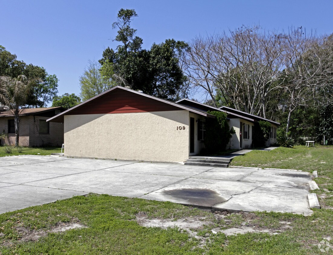 107 S Lone Oak Dr, Leesburg, FL 34748 Apartments in Leesburg, FL