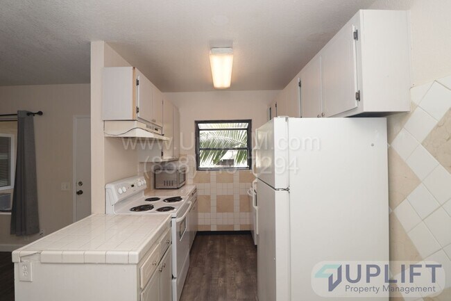 Foto del edificio - 2-bedroom, 2-bathroom home in a gated comm...