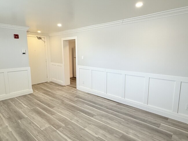 Photo du bâtiment - 1518 University Ave W