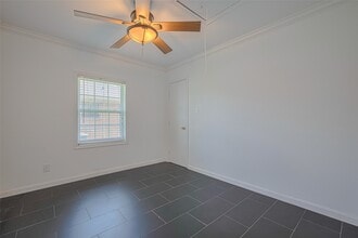 Building Photo - 3042 Oak Forest Dr