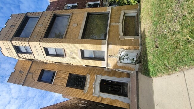 Building Photo - 7842 S Bennett Ave