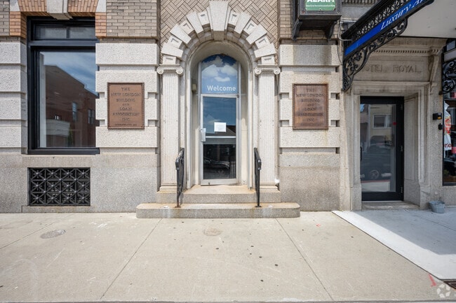 Building Entrance - 61 Bank St