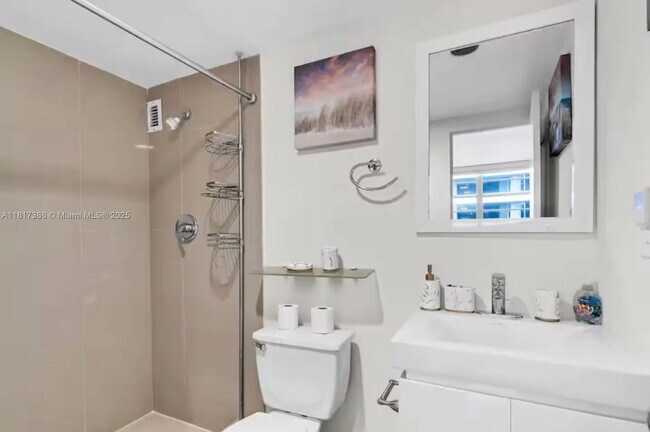 Building Photo - 4001 S Ocean Dr