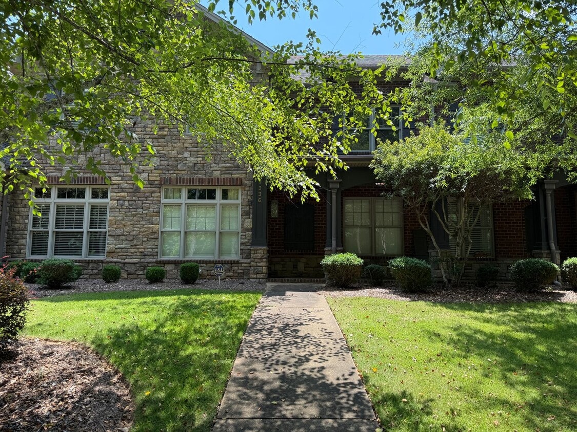 Building Photo - Oxley Manor Townhome