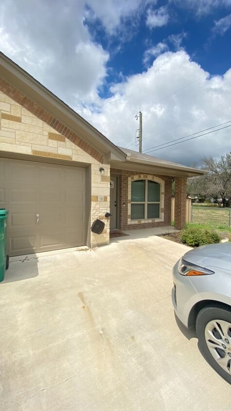 Building Photo - 1806 Seminole Trce