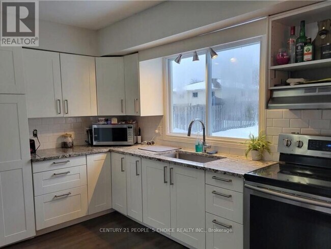 Photo du bâtiment - 8166 Paddock Trail Dr