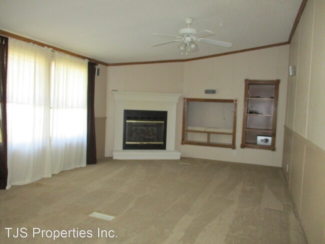 Building Photo - Studio, 2 bath House - 409 Gracie Farms Road