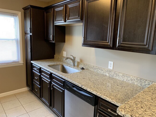 Foto del edificio - 3 br, 2 bath House - 3323 Ravena Avenue