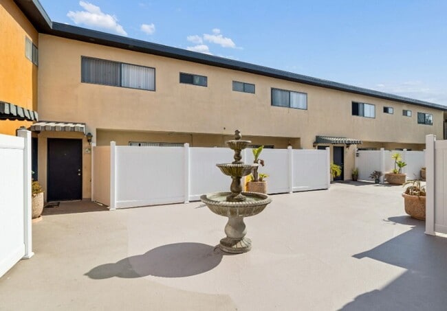 Building Photo - Oceanaire Townhomes