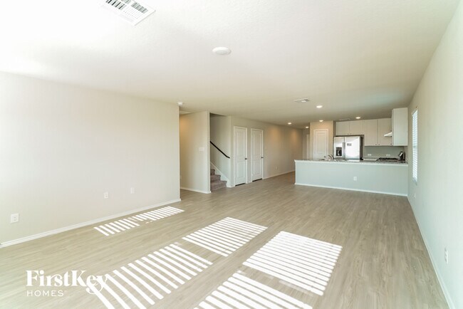 Foto del edificio - 13244 Rosemary Cove