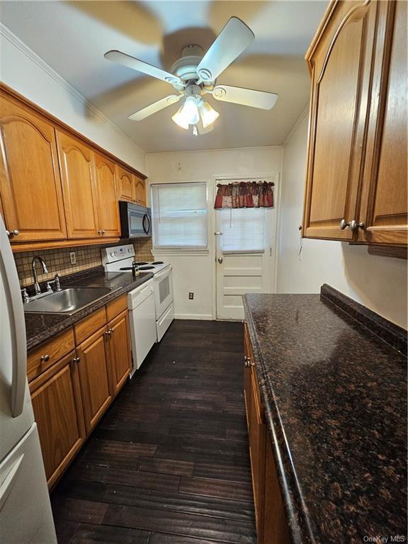 Building Photo - 5 Wildwood Dr