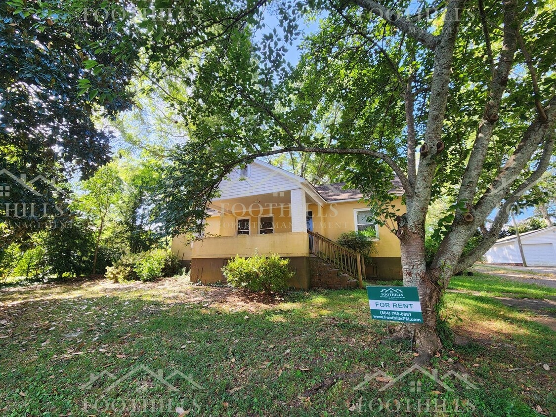 Primary Photo - Charming 3-Bed, 2-Bath Home with Screened ...