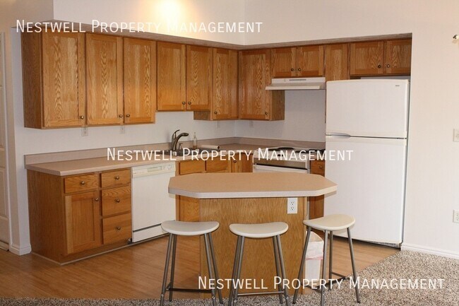 Building Photo - Really Nice 2 Bedroom ADA Accessible Townh...