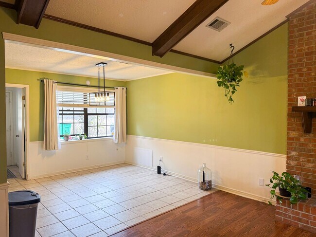 Foto del edificio - Make this move-in ready 3-bedroom, 2-bath home your own!