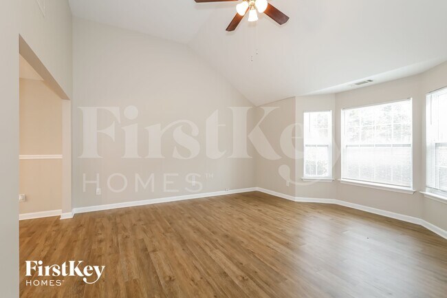 Foto del edificio - 52 Hamilton Dr