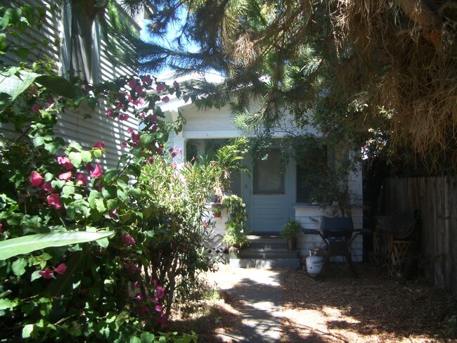 Building Photo - 3673-3677 3rd Ave