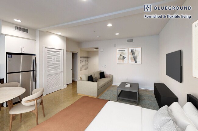 Foto del edificio - 6700 Warner Ave