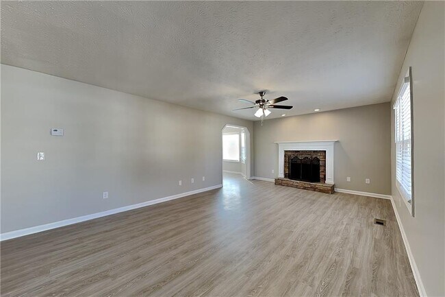 Building Photo - 11 Emerald Ct