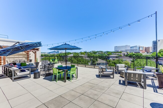 Sky Lounge - Roof Top - District at Medical Center Apartments