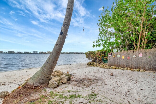 Foto del edificio - 1516 S Lakeside Dr
