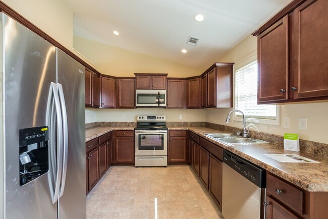 Building Photo - 323 Trailside Dr