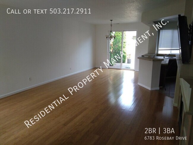 Building Photo - Beautiful Townhome Located in the Heart of...