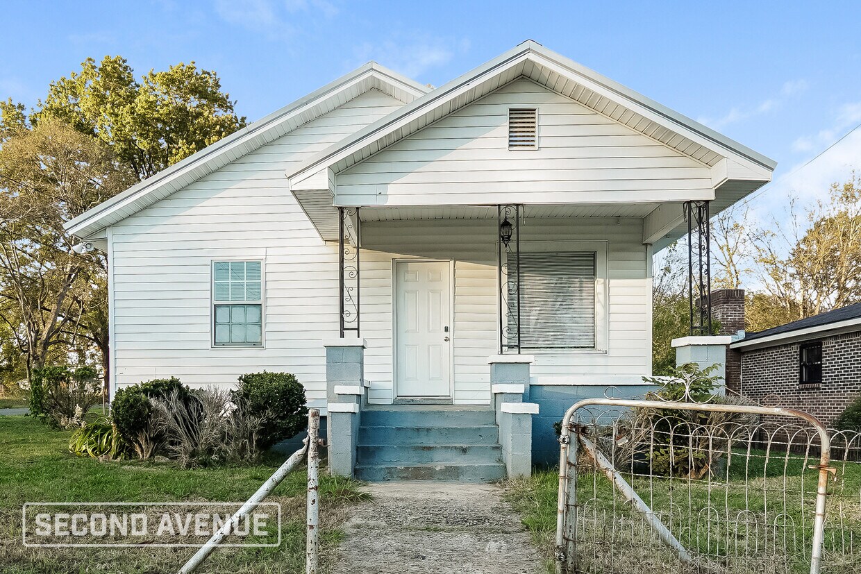 Primary Photo - 5924 Woodward Ave